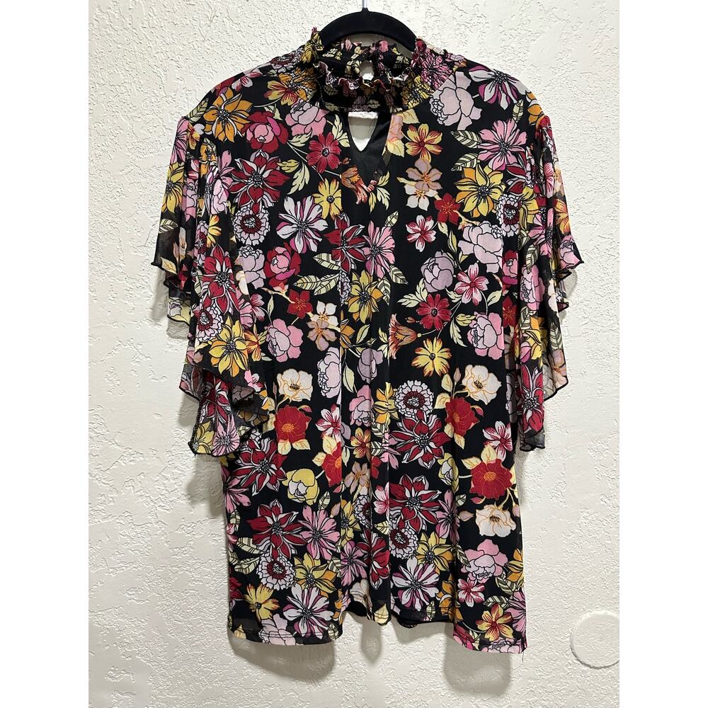 So It Is Women’s Black and Floral Short Sleeve Blouse Size 2X